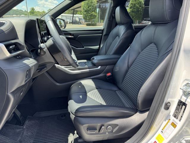used 2023 Toyota Highlander car, priced at $38,758