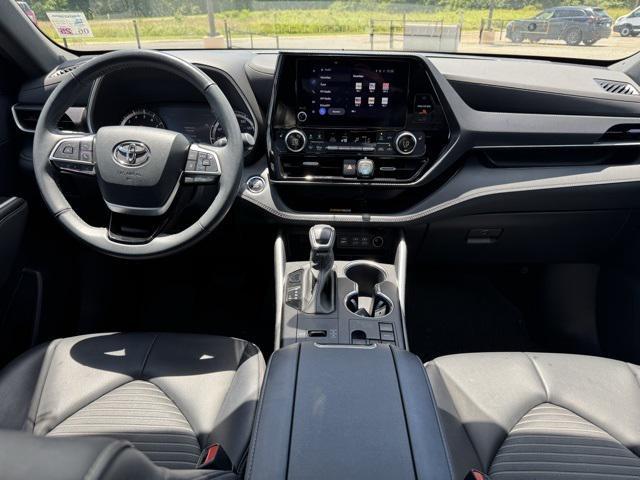 used 2023 Toyota Highlander car, priced at $38,758