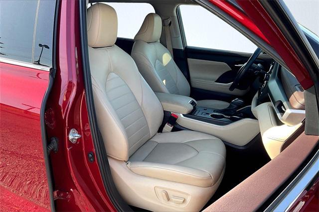 used 2021 Toyota Highlander car, priced at $33,980