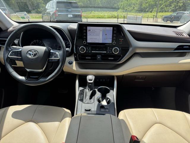 used 2021 Toyota Highlander car, priced at $34,500