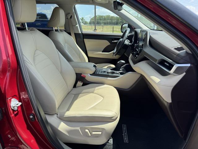 used 2021 Toyota Highlander car, priced at $34,500