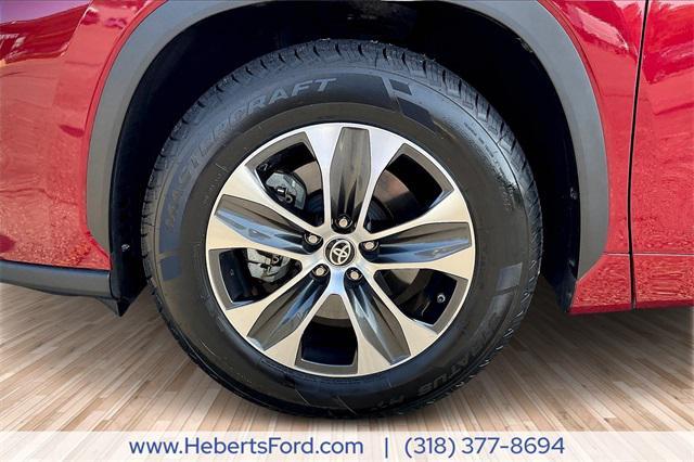used 2021 Toyota Highlander car, priced at $33,980