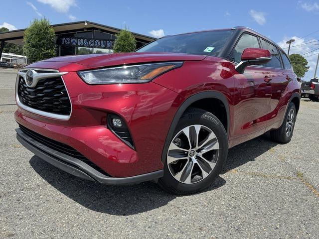 used 2021 Toyota Highlander car, priced at $34,500