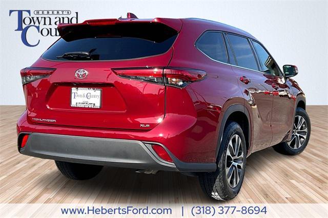 used 2021 Toyota Highlander car, priced at $33,980