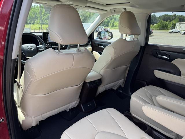 used 2021 Toyota Highlander car, priced at $34,500