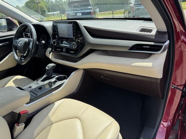 used 2021 Toyota Highlander car, priced at $34,500