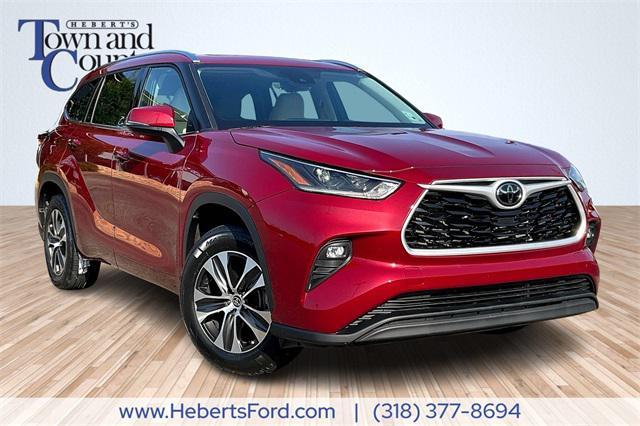 used 2021 Toyota Highlander car, priced at $33,980