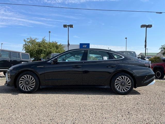 used 2025 Hyundai Sonata Hybrid car, priced at $25,354