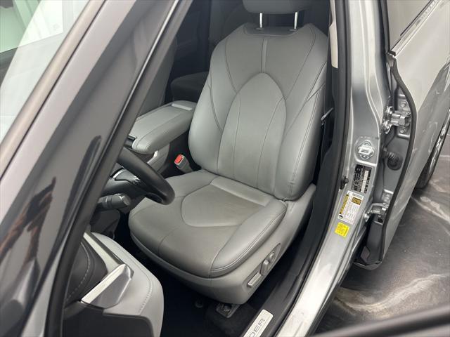 used 2021 Toyota Highlander car, priced at $36,994