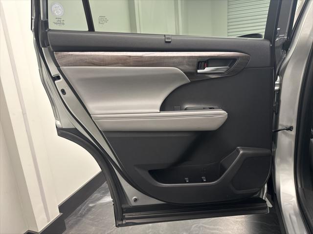 used 2021 Toyota Highlander car, priced at $36,994