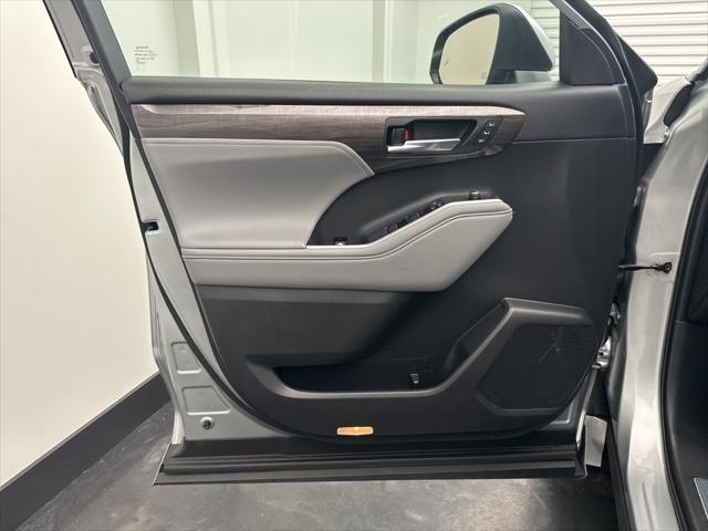 used 2021 Toyota Highlander car, priced at $36,994