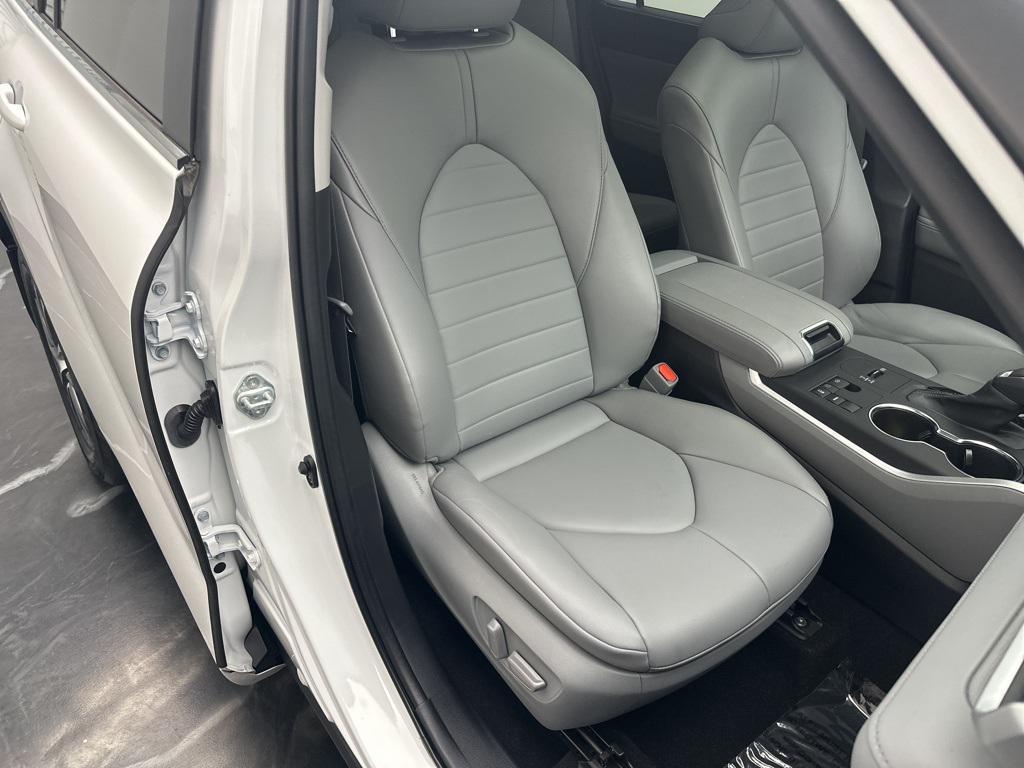 used 2023 Toyota Highlander car, priced at $38,569