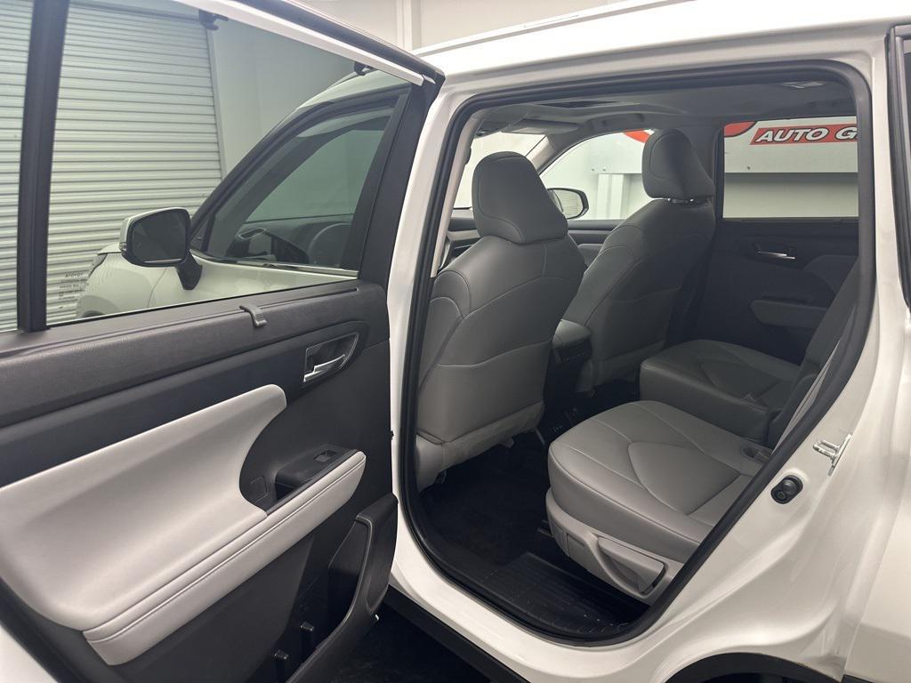 used 2023 Toyota Highlander car, priced at $38,569