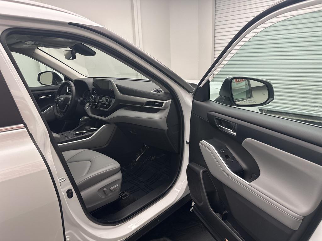 used 2023 Toyota Highlander car, priced at $38,569