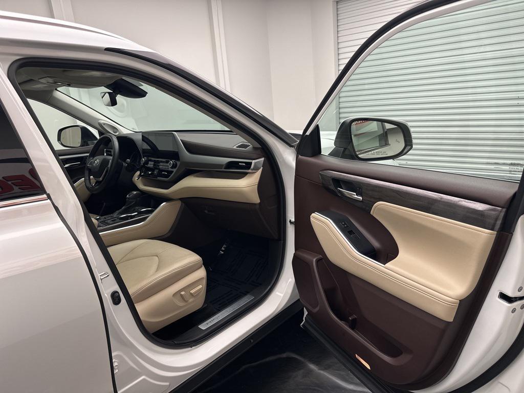 used 2022 Toyota Highlander car, priced at $37,795
