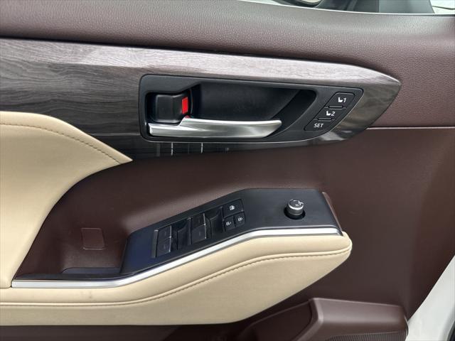 used 2022 Toyota Highlander car, priced at $38,830