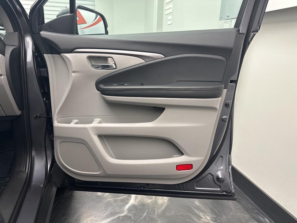 used 2021 Honda Pilot car, priced at $23,995