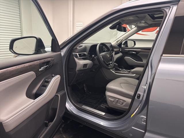 used 2020 Toyota Highlander car, priced at $29,995