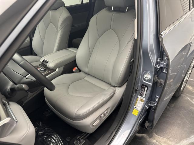 used 2020 Toyota Highlander car, priced at $29,995