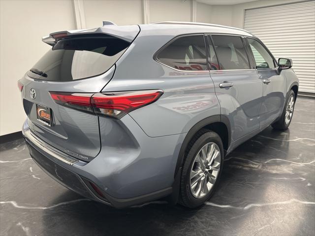 used 2020 Toyota Highlander car, priced at $29,995
