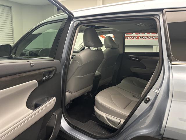 used 2020 Toyota Highlander car, priced at $29,995