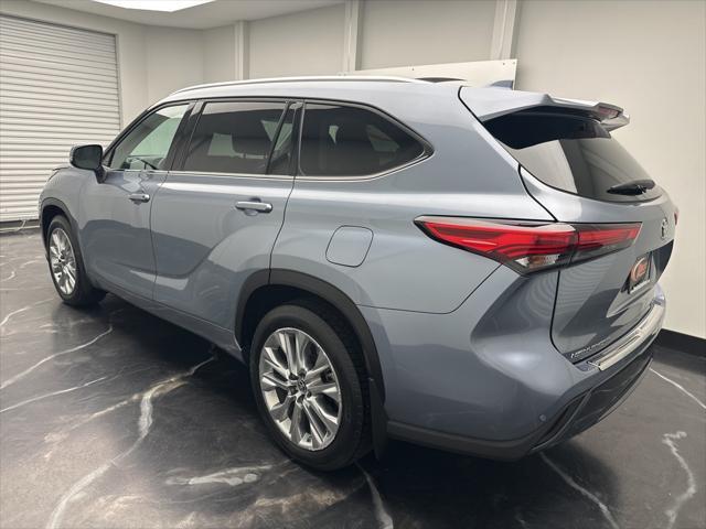 used 2020 Toyota Highlander car, priced at $29,995