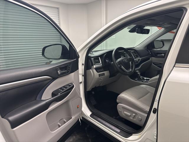 used 2019 Toyota Highlander car, priced at $26,995