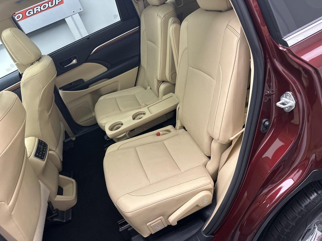 used 2019 Toyota Highlander car, priced at $27,495
