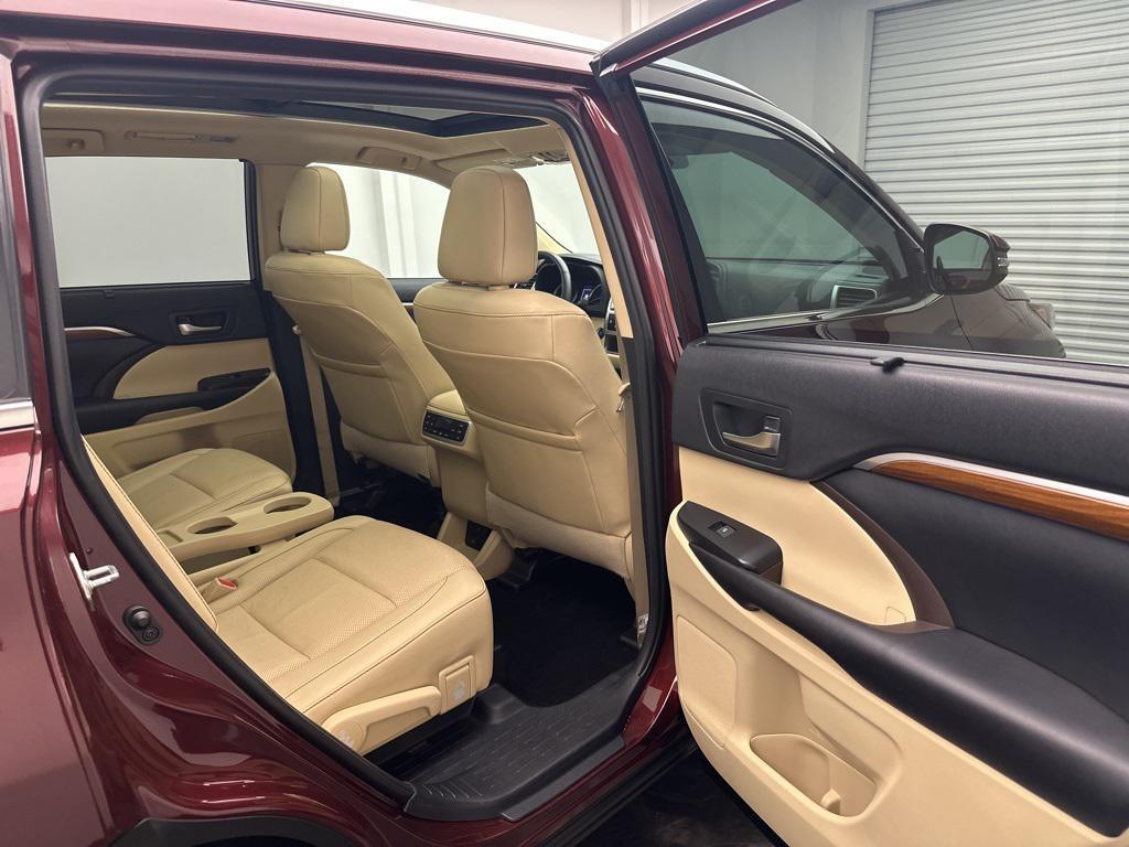 used 2019 Toyota Highlander car, priced at $27,495