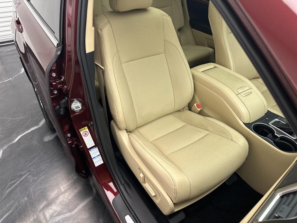 used 2019 Toyota Highlander car, priced at $27,495