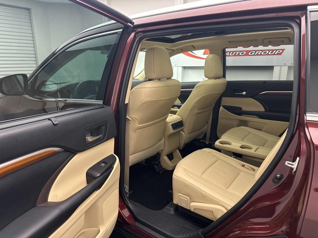 used 2019 Toyota Highlander car, priced at $27,495