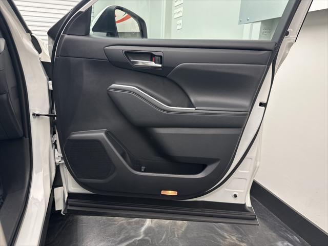 used 2021 Toyota Highlander car, priced at $29,695