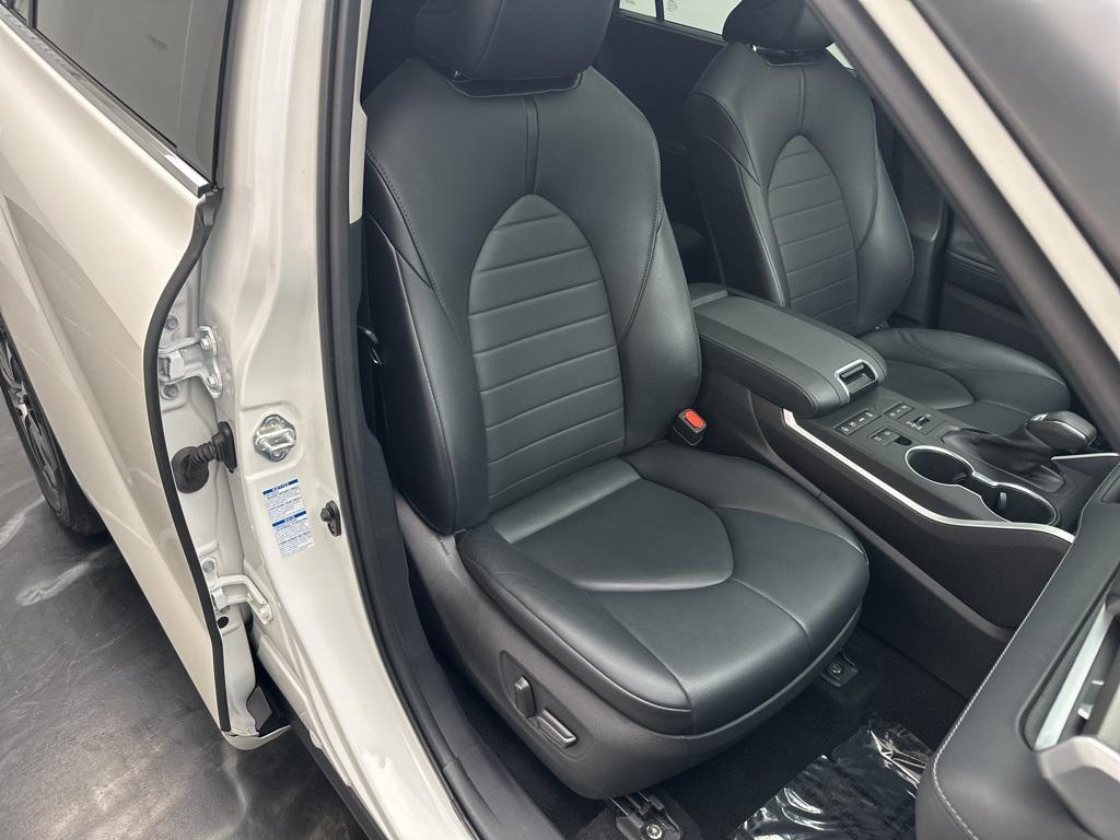 used 2021 Toyota Highlander car, priced at $28,995