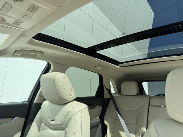 new 2025 Cadillac XT5 car, priced at $58,290