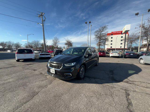 used 2022 Chrysler Pacifica Hybrid car, priced at $26,985