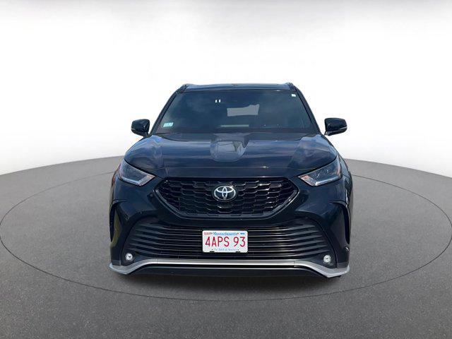 used 2024 Toyota Highlander car, priced at $40,449