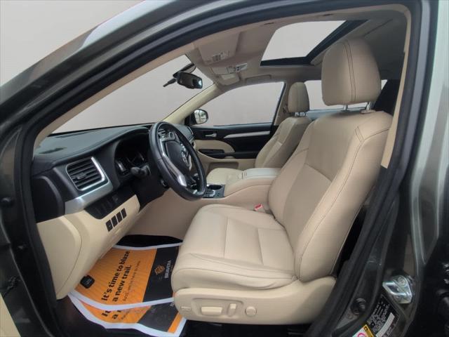 used 2015 Toyota Highlander car, priced at $17,495