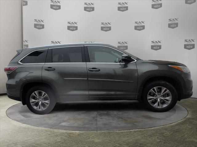used 2015 Toyota Highlander car, priced at $17,495