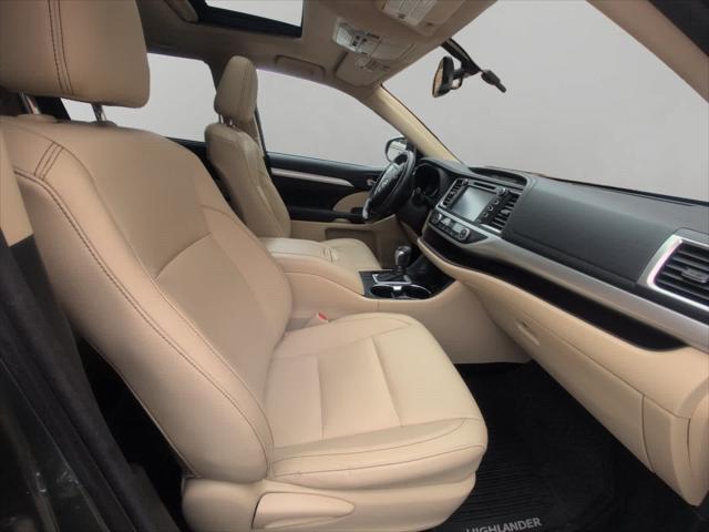 used 2015 Toyota Highlander car, priced at $17,495