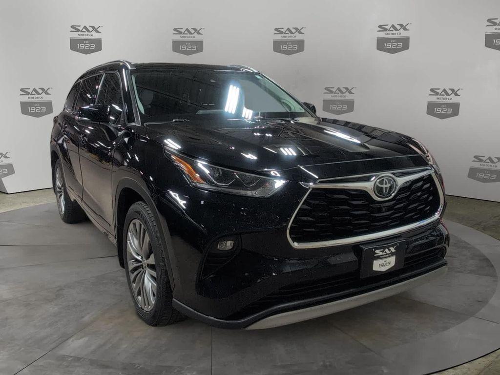 used 2020 Toyota Highlander car, priced at $28,495