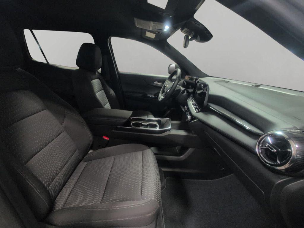 used 2025 Chevrolet Equinox car, priced at $30,995