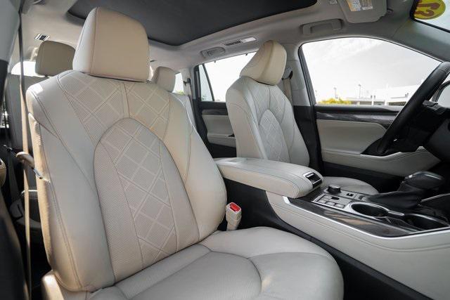 used 2023 Toyota Highlander car, priced at $43,949