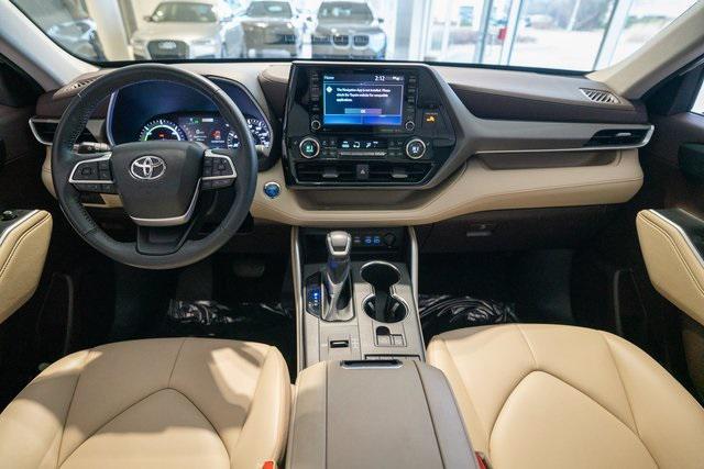 used 2022 Toyota Highlander Hybrid car, priced at $39,976