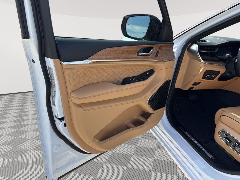 new 2025 Jeep Grand Cherokee L car, priced at $62,249