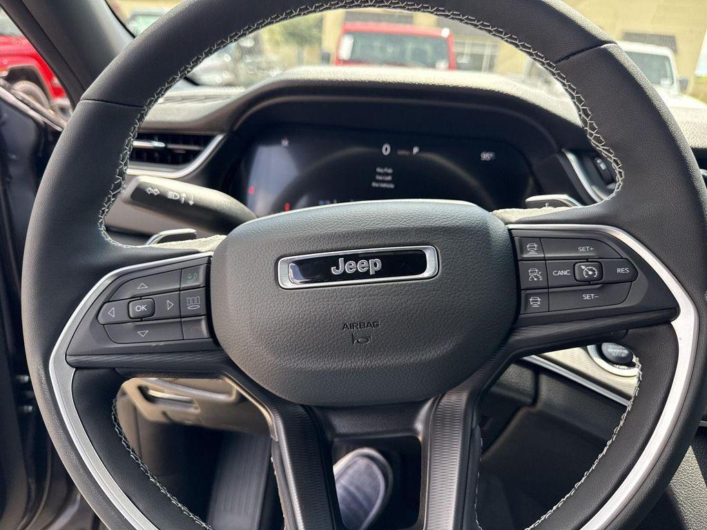 new 2025 Jeep Grand Cherokee car, priced at $37,266