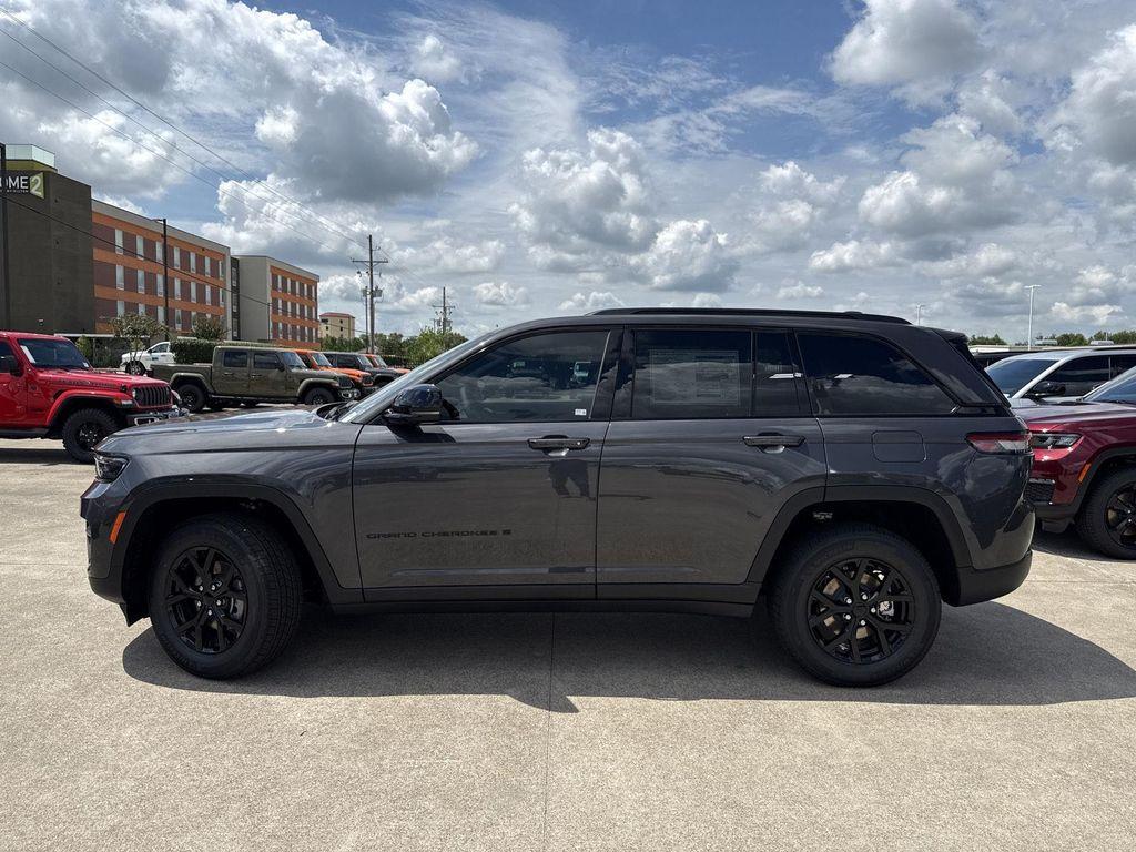 new 2025 Jeep Grand Cherokee car, priced at $37,266