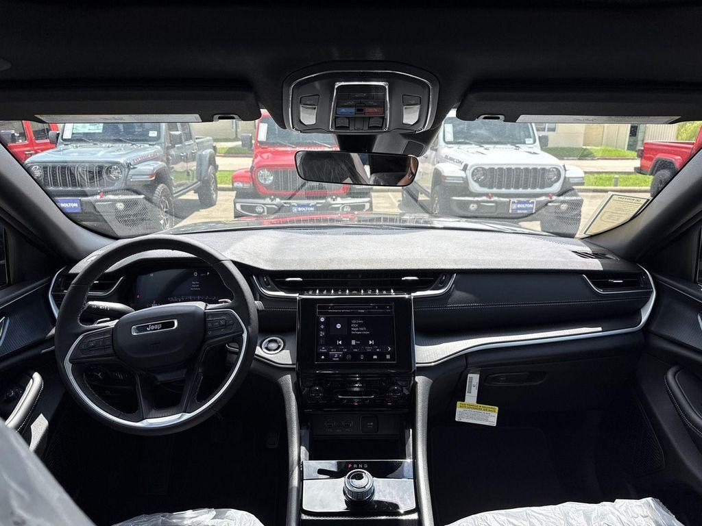 new 2025 Jeep Grand Cherokee car, priced at $37,266