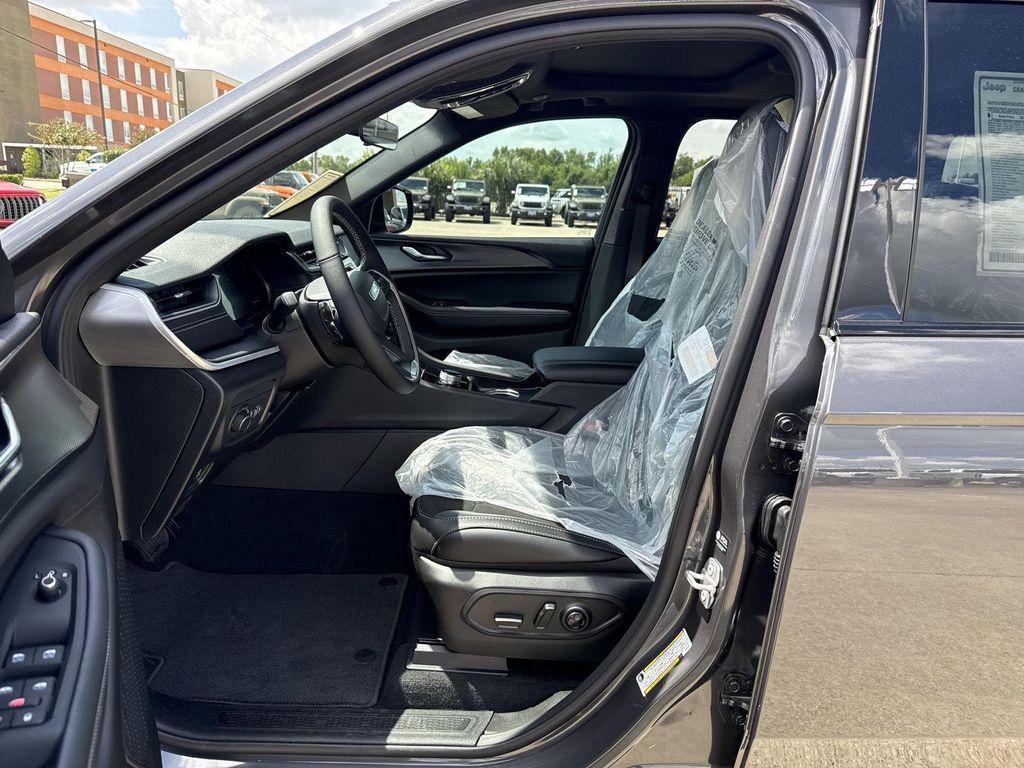 new 2025 Jeep Grand Cherokee car, priced at $37,266
