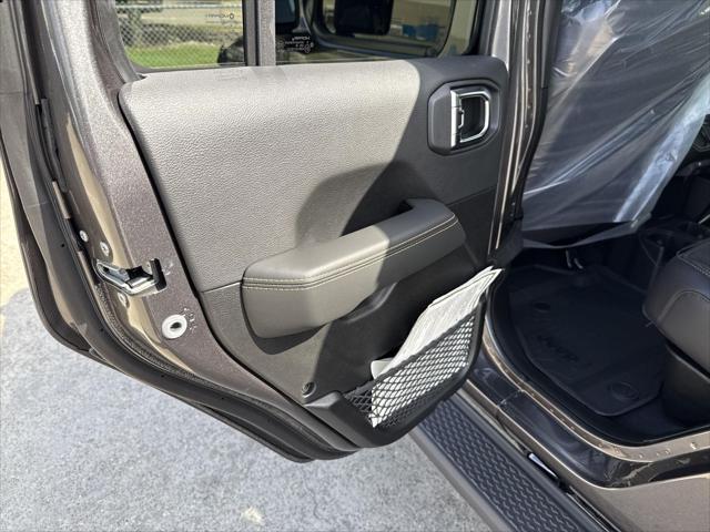 new 2025 Jeep Gladiator car, priced at $44,260