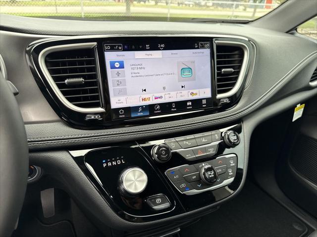 new 2025 Chrysler Pacifica car, priced at $40,016